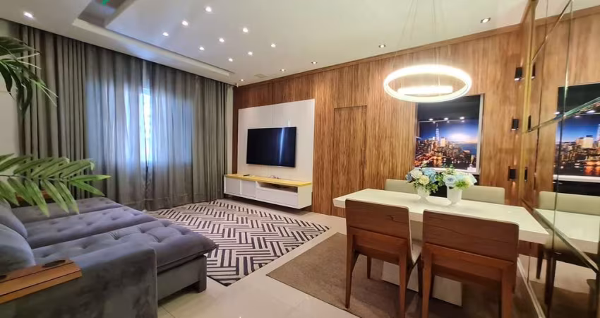 Casa Duplex à Venda a 2 Quadras da Praia em Santos | Reformada e Moderna