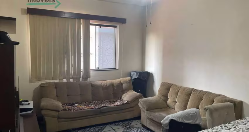 Apartamento de 2 quartos no centro do embaré, a 4 quadras da praia