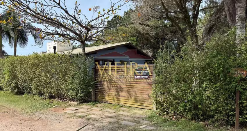 Casa térrea de esquina com 3 dormitórios a 600 m do mar na requintada praia da barra