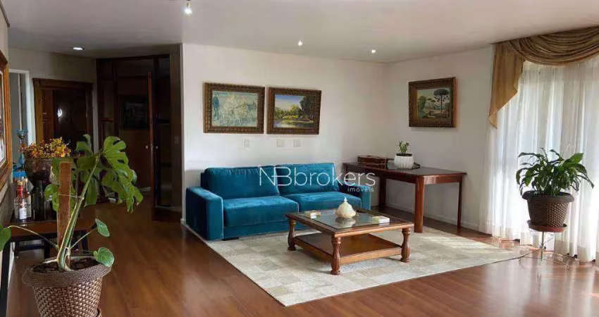 Com 5 quartos, escritório e 4 vagas – localização excelente e próximo a tudo!