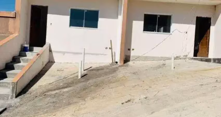 Casa em Condomínio à Venda em Embu das Artes-SP: 3 Quartos, 1 Suíte, 2 Banheiros, 2 Vagas de Garagem!