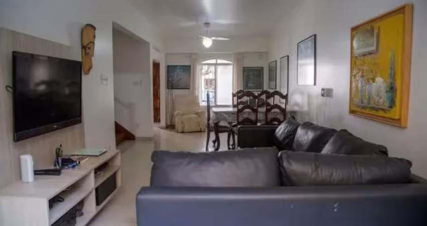 Residência impecável com 5 quartos e 3 suítes na Vila Mariana, São Paulo-SP - Agende sua visita hoje!