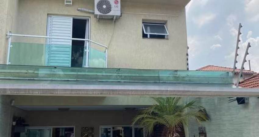 Viva com estilo na Mooca: sobrado com 3 suítes, 6 banheiros e 4 vagas de garagem em São Paulo-SP!