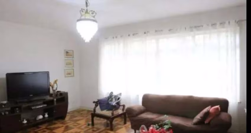 Casa de luxo à venda em São Paulo-SP, no Campo Belo: 4 quartos, 2 suítes, 5 banheiros, 4 vagas, 500m².