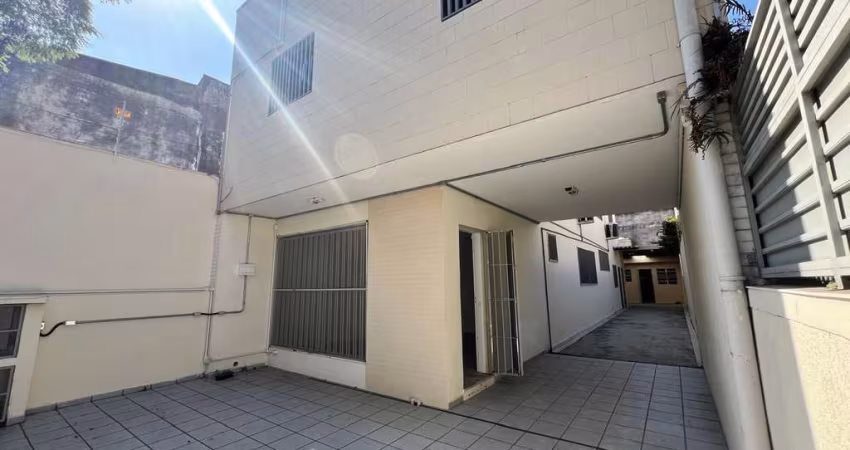 Casa comercial para locação no Ipiranga, São Paulo-SP, 3 banheiros, 6 vagas, 300m²!
