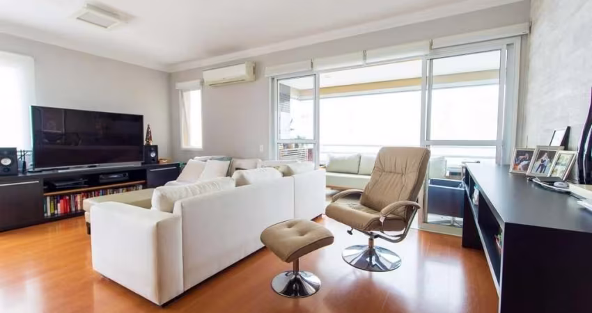 Apartamento de alto padrão na Vila Olímpia, São Paulo-SP: 3 quartos, 3 suítes, 4 banheiros, 3 vagas de garagem, 137m².