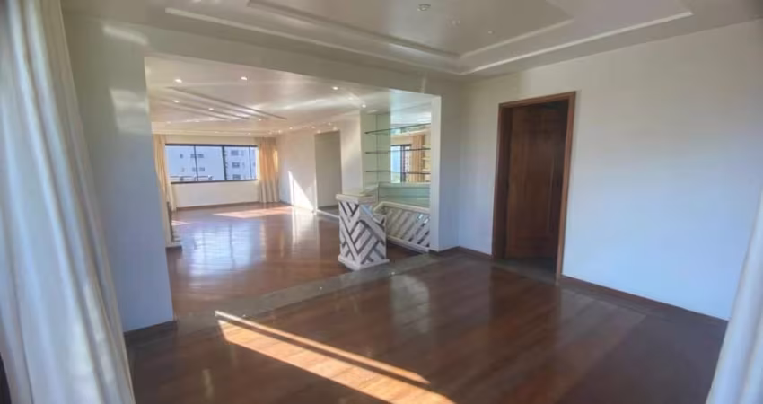 Apartamento de Luxo à Venda 250m², 4 Quartos, 4 Suítes, 2 Salas, 4 Vagas em Moema