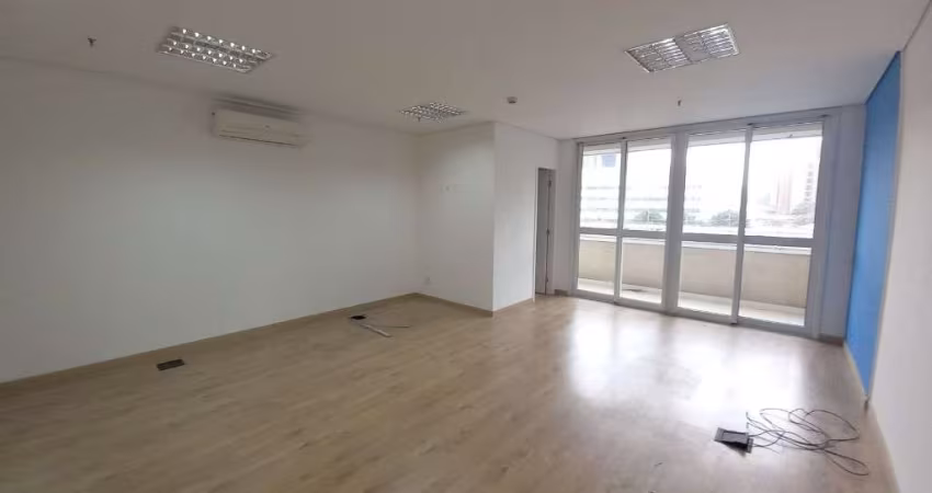 Sala Comercial à Venda na Chácara Santo Antônio: 48m², 1 vaga