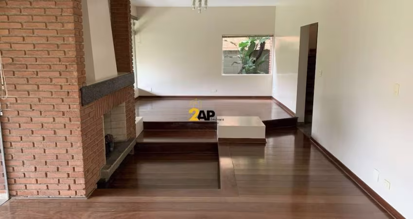 Casa de luxo à venda em Jd. Lar São Paulo: 4 quartos e 4 vagas de garagem!