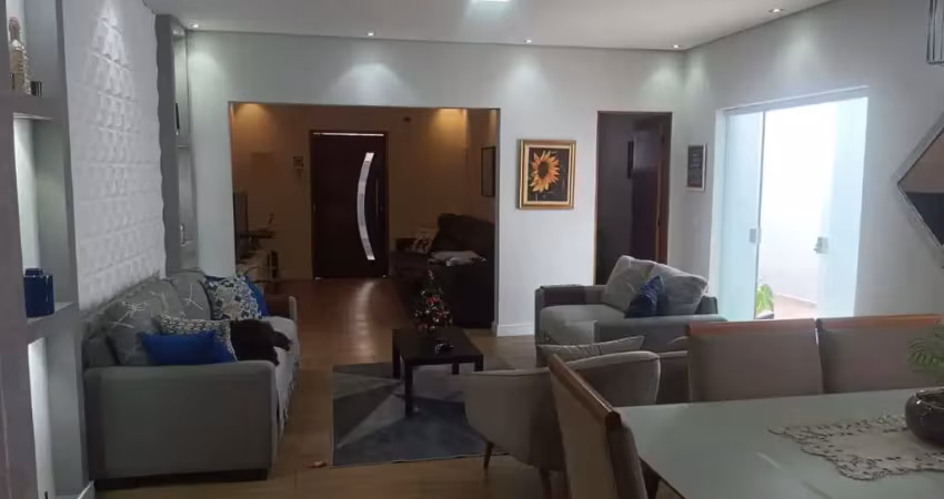 Imperdível casa à venda no alto da mooca com 2 suítes, 3 banheiros e 3 vagas de garagem!