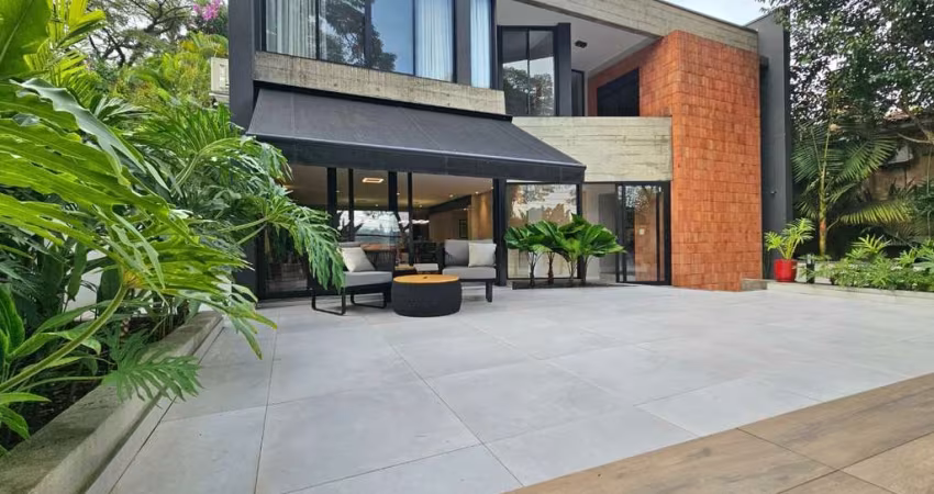 Imperdível Casa à Venda no Brooklin Paulista em São Paulo-SP: 3 Quartos, 3 Suítes, 6 Banheiros, 3 Vagas, 408m²