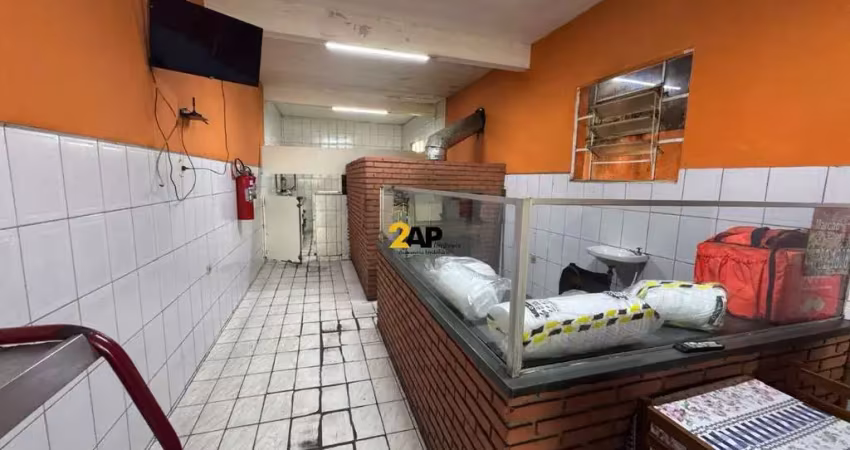 Casa Comercial à Venda em Embu das Artes-SP: 3 Quartos, 3 Salas, 5 Banheiros, 2 Vagas de Garagem - 300m² - Investimento Imperdível!