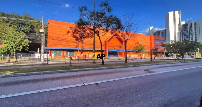 Galpão Comercial de Alto Padrão na Vila Cordeiro, 250 Vagas de Garagem e 26.647 m² de Área.