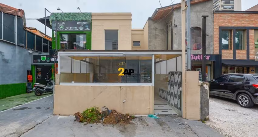 Casa Comercial Espaçosa na Vila Nova Conceição - 7 Salas, 3 Banheiros, 220m² - São Paulo-SP