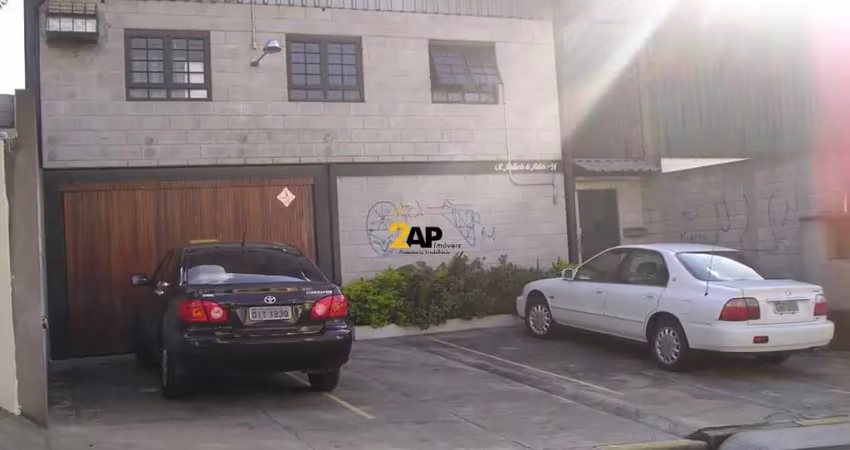 Galpão com 400m2 para locação por R$ 15.000,00 na Vila Ernesto: 2 banheiros, 3 vagas de garagem,