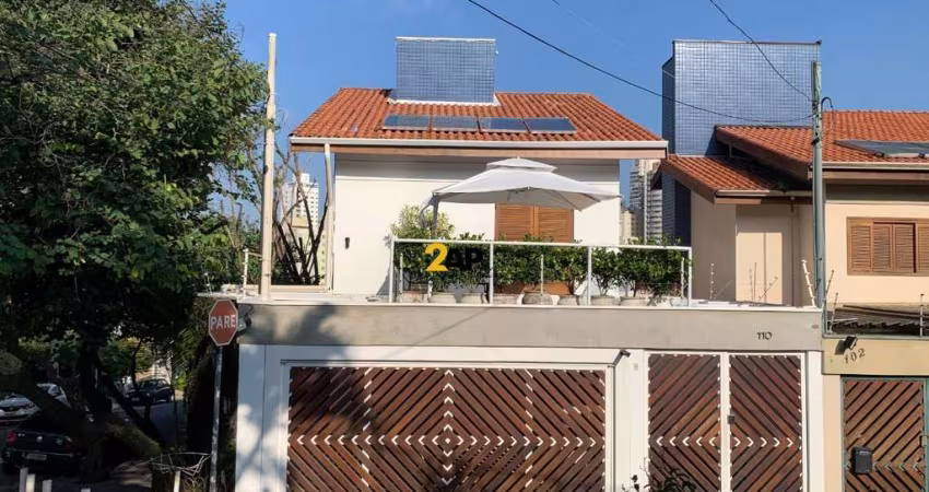 Casa para locação na Vila Madalena, São Paulo-SP -  3 suítes, 5 banheiros e 2 vagas de garagem!