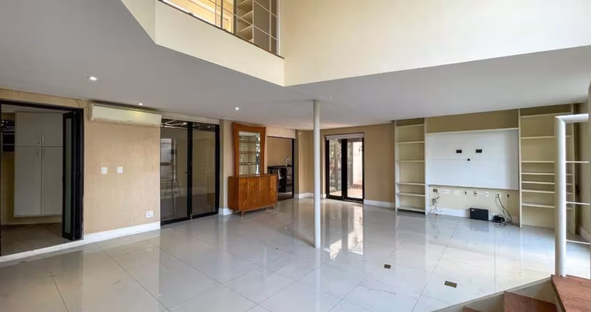 Imperdível! Cobertura à venda na Vila Andrade, São Paulo-SP: 3 quartos, 1 suíte, 2 banheiros, 2 vagas, 380m².
