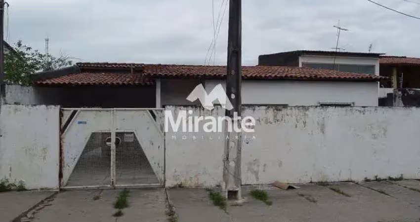 Casa para vender com 3 quartos sendo 1 suítes no bairro queimadinha em feira de santana