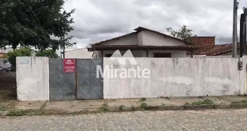 Casa para vender com 2 quartos no bairro tomba em feira de santana