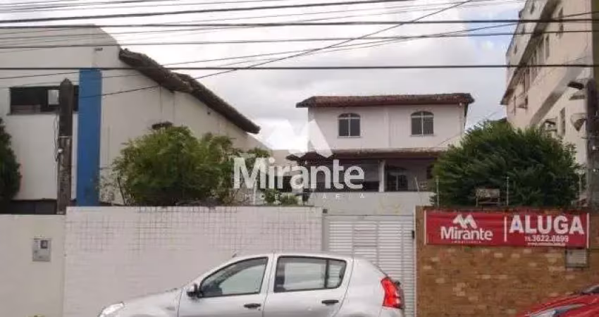 Casa para vender com 6 quartos sendo 2 suítes no bairro parque getúlio vargas em feira de santana