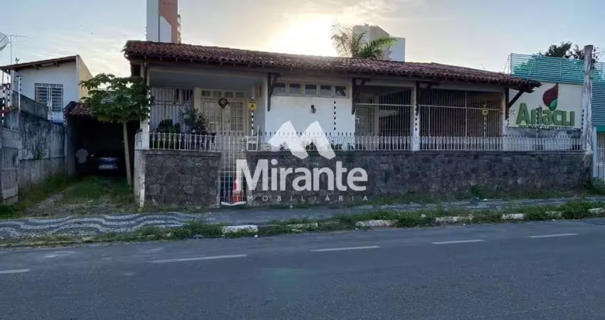 Casa para vender com 7 quartos sendo 1 suíte no bairro centro em feira de santana