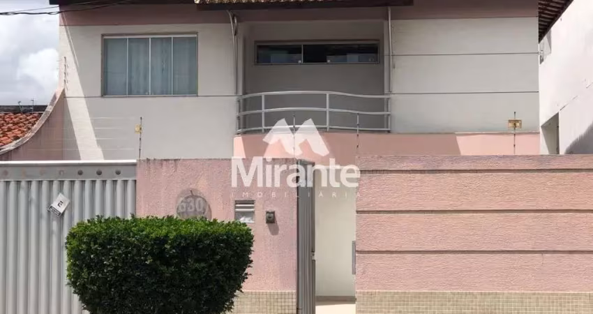 Casa para vender com 4 quartos sendo 4 suítes no bairro capuchinhos em feira de santana