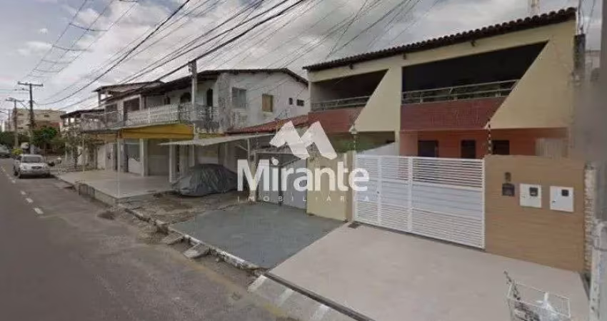 Casa para vender com 6 quartos sendo 2 suítes no bairro capuchinhos em feira de santana
