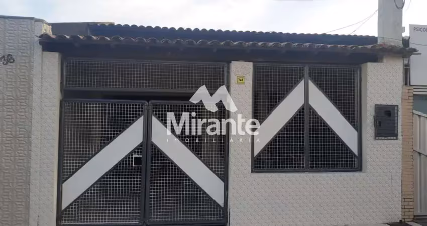 Casa para vender com 2 quartos sendo 1 suítes no bairro centro em feira de santana