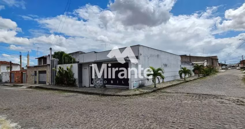 Casa para vender com 3 quartos sendo 1 suítes no bairro tomba em feira de santana