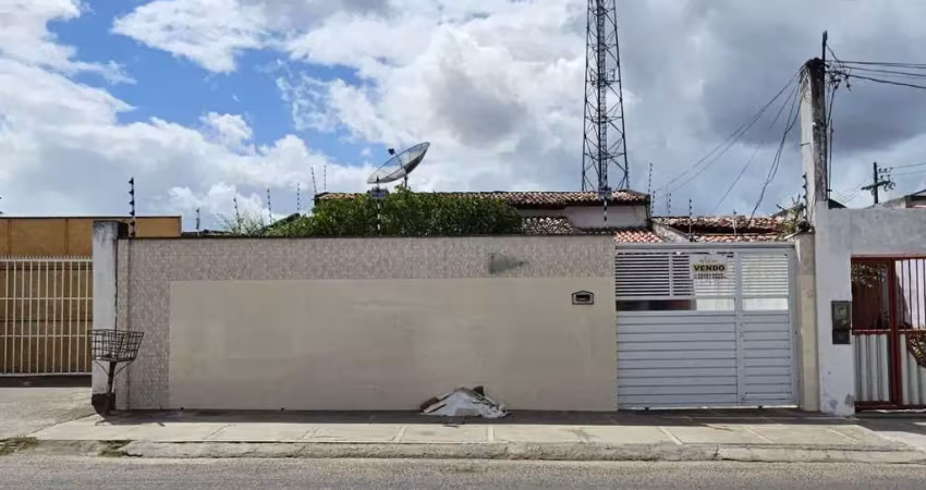 Casa para vender com 3 quartos sendo 1 suítes no bairro chácara são cosme em feira de santana