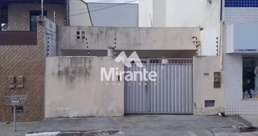 Casa para vender com 2 quartos sendo 1 suíte no bairro centro em feira de santana