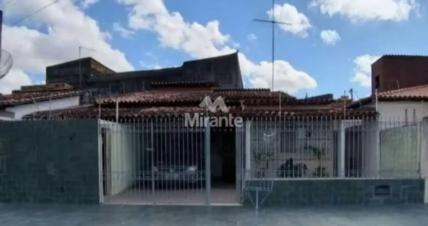 Casa para vender com 3 quartos sendo 1 suíte no bairro muchila i em feira de santana