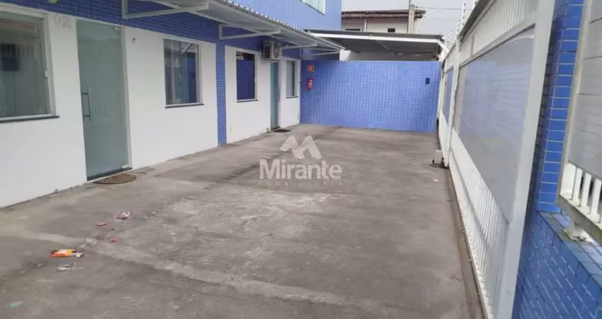 Apartamento para alugar com 2 quartos no bairro tomba em feira de santana