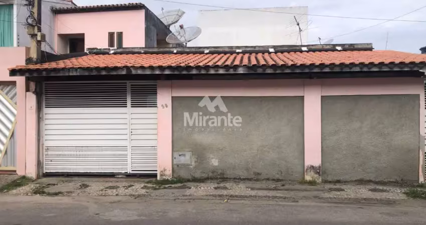 Casa à venda na Rua Roma, 59, Capuchinhos, Feira de Santana