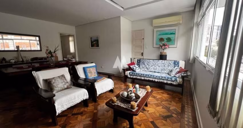 Casa Sobreposta Alta à venda, em excelente localização na Ponta da Praia, em Santos