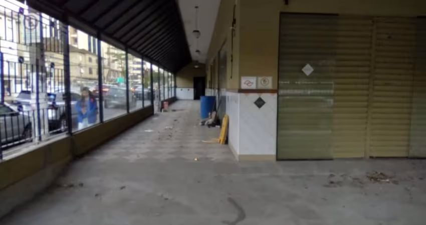 Loja com 350m2 para alugar em avenida movimentada no Embaré, Santos