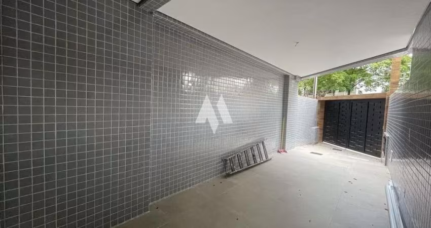 Excelente Casa Sobreposta Alta Duplex com 3 Dormitórios e 3 Suítes no Encantador Bairro do Embaré!