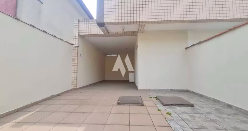 Sobrado Triplex , Recém Construído, 2 suítes , 2 vagas de garagem , Quintal e no Valor justo!