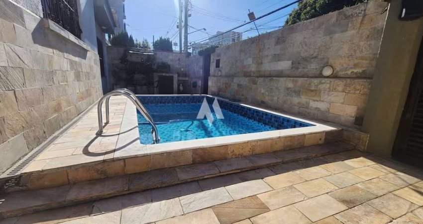 Oásis Urbano no Embaré: Sobrado Exclusivo com Piscina e Conforto Absoluto, 3 dormitórios, 1 suíte