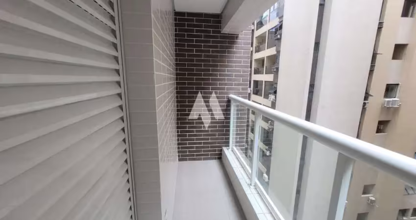 Apartamento à venda -2 suítes  -  varanda - -Ponta da Praia-Santos