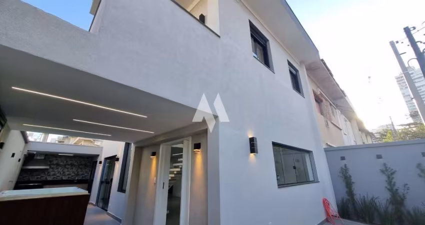 Casa à venda na Ponta da Praia em Santos