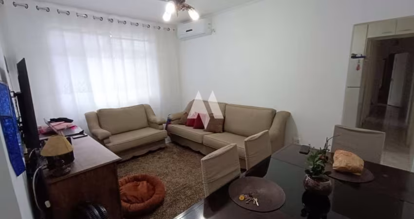 Apartamento  com 02 quartos á venda no Marapé em Santos