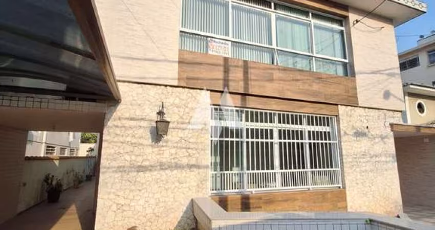 Casa á venda na Ponta da Praia - 3 dormitórios + dependência - 5 vagas de garagem
