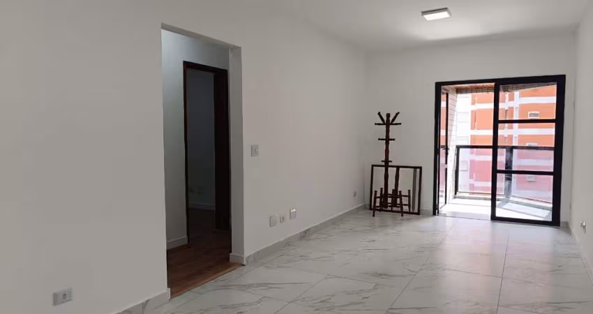Apartamento na Ponta da praia com 03 quartos e sacada!