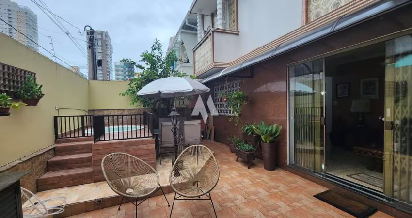 Venda de Casa/Sobrado no Embaré, Santos - Oportunidade Única em Localização Privilegiada