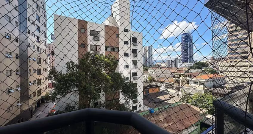 Vende apartamento de 2 dormitórios sendo 1 suíte, dependência completa, 92 m², garagem fechada e em excelente localização no  bairro da ponta da praia