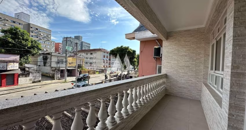 Casa sobreposta alta 03 dormitorios 142m² á venda em Santos