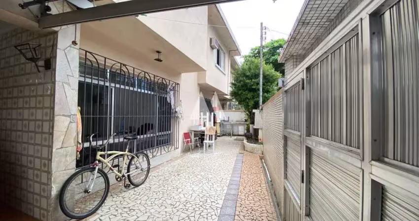 Sobrado com 4 dormitórios à venda em  Santos/SP