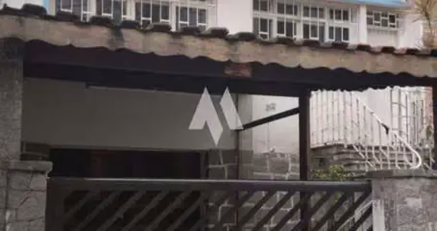 Casa com 3 quartos para alugar na Rua Oswaldo Cochrane, Embaré, Santos