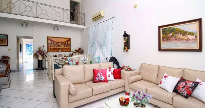 Casa isolada á venda em Santos !